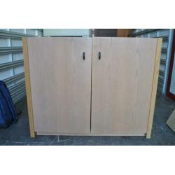 Kast, 2 planken (Casterlein projectmeubilair)