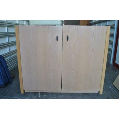 Kast, 2 planken (Casterlein projectmeubilair)