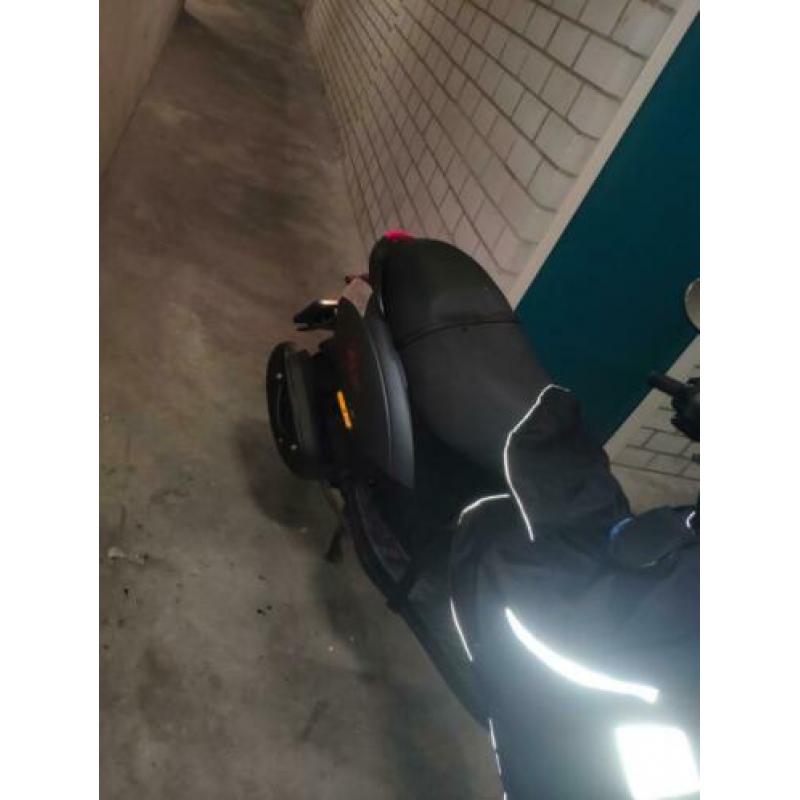 Piaggio zip grijs matt (blauw kenteken) 2018