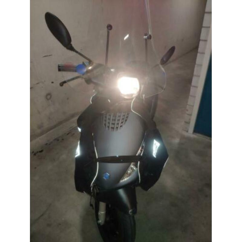 Piaggio zip grijs matt (blauw kenteken) 2018
