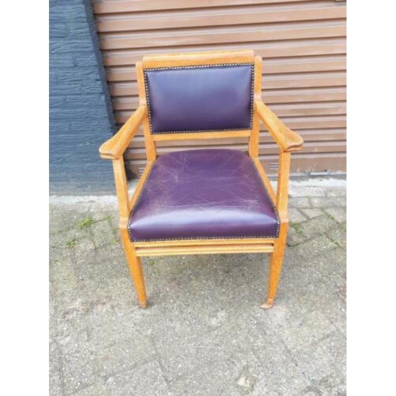 8 stuks eiken eetkamer stoelen met armleuningen.