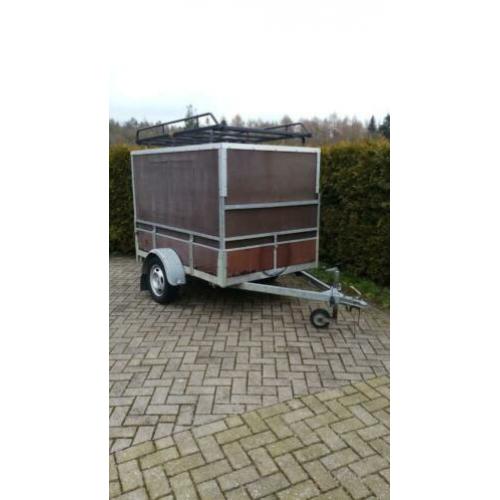 Gesloten enkel as aanhanger.