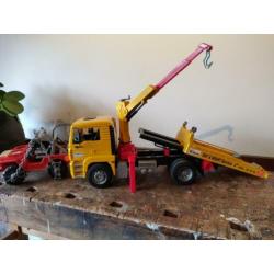 Bruder MAN sleepwagen met auto artnr: 02750