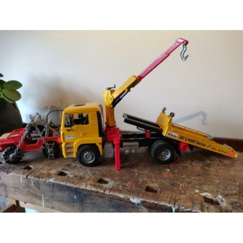 Bruder MAN sleepwagen met auto artnr: 02750
