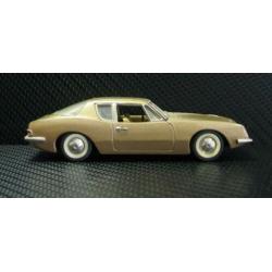 1:43 Mooie Studebaker Avanti met certificaat en doos