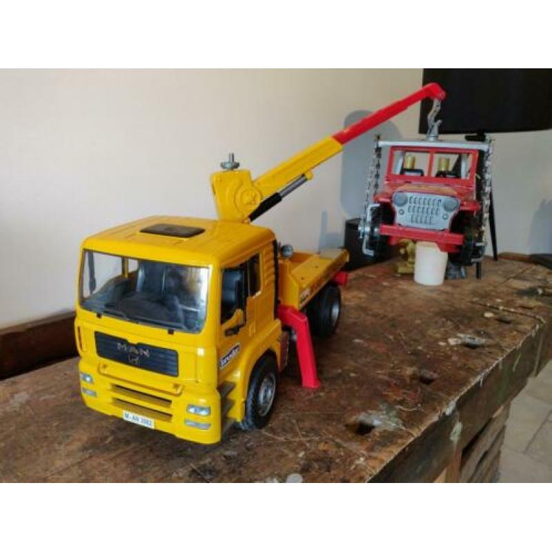 Bruder MAN sleepwagen met auto artnr: 02750