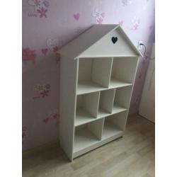 Poppenhuis boekenkast kast kinderkamer