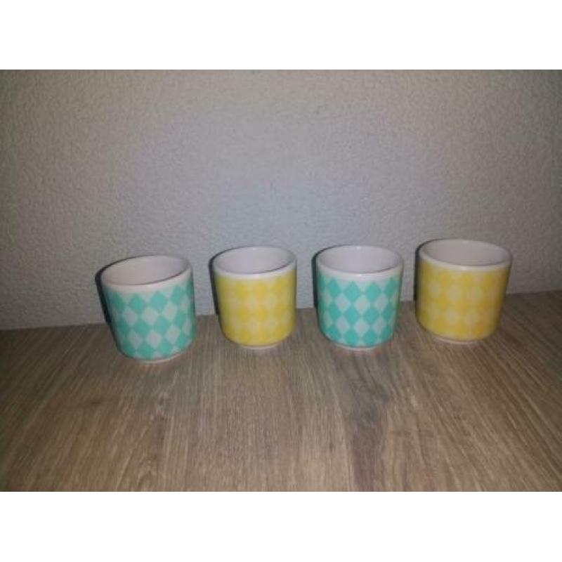 Leuke eierdopjes! Geel en turquoise! Leuk voor Pasen!
