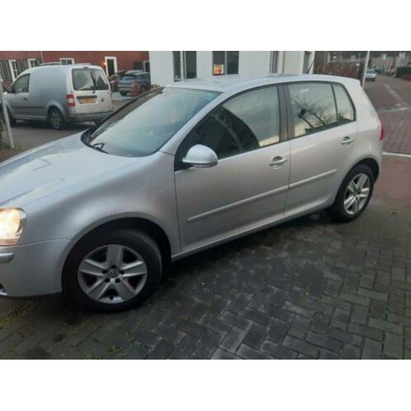 Volkswagen Golf 1.6 16V FSI 85KW 5D Aut6 2005 Grijs