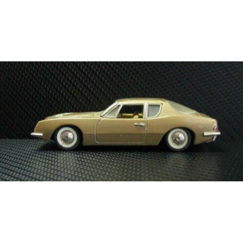 1:43 Mooie Studebaker Avanti met certificaat en doos