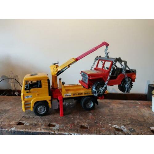 Bruder MAN sleepwagen met auto artnr: 02750