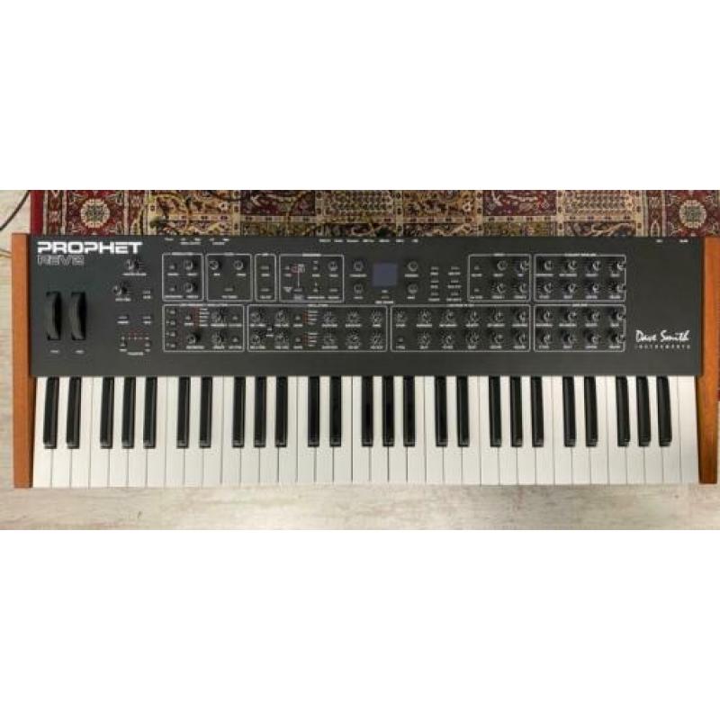 Dave Smith DSI Prophet Rev2 8 voice