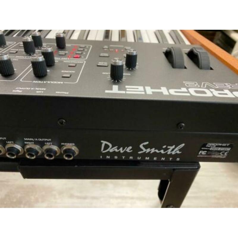 Dave Smith DSI Prophet Rev2 8 voice