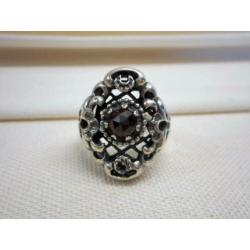 Zilveren royale Art Deco ring met granaat Hooikaas nr.539