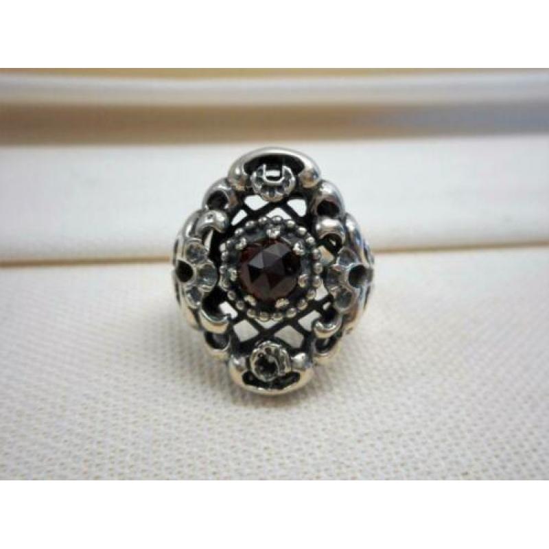 Zilveren royale Art Deco ring met granaat Hooikaas nr.539