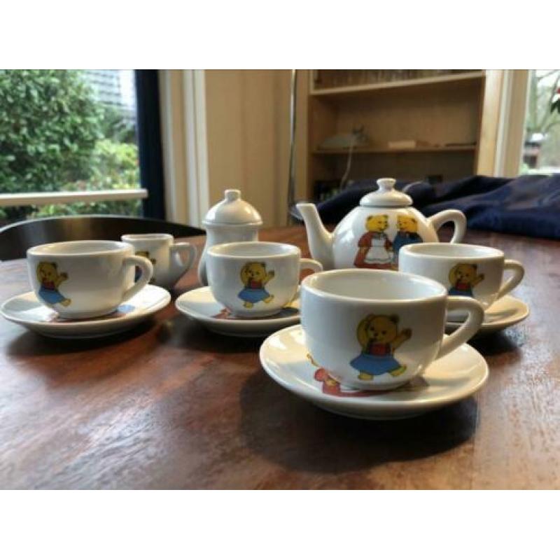 Servies beertjes kopjes en schotels t.e.a.b.