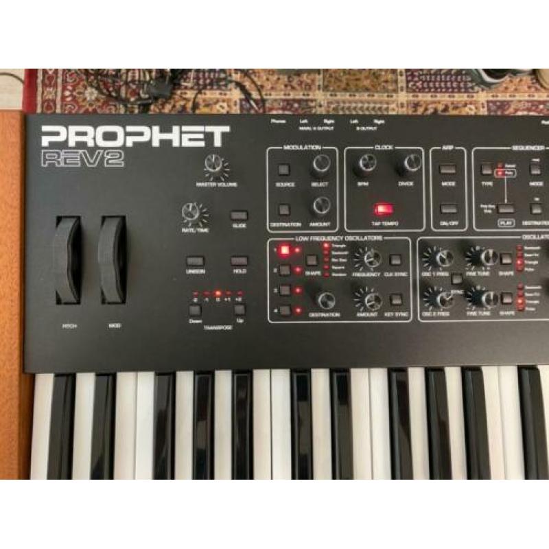 Dave Smith DSI Prophet Rev2 8 voice