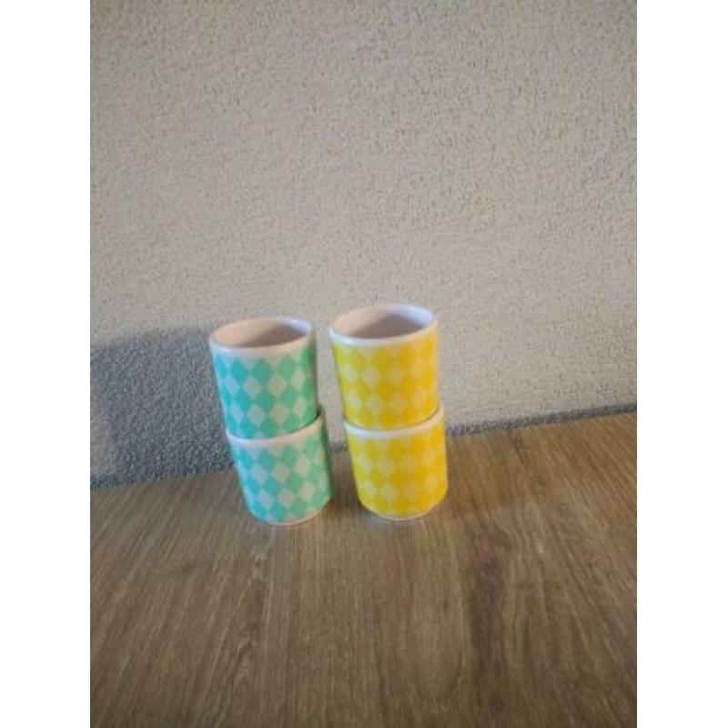 Leuke eierdopjes! Geel en turquoise! Leuk voor Pasen!