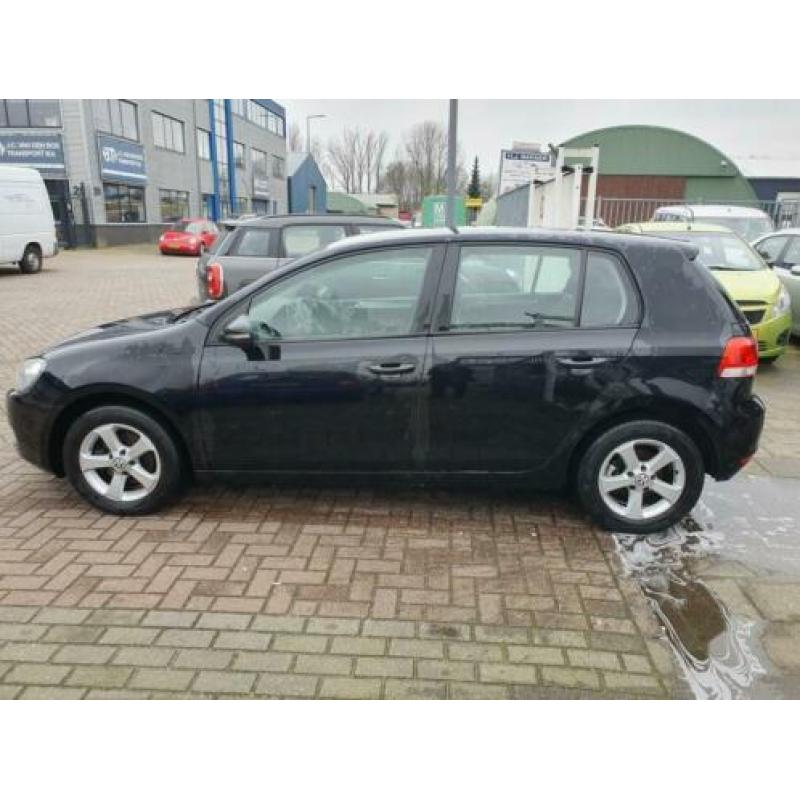 Volkswagen GOLF 1.6 TRENDLINE