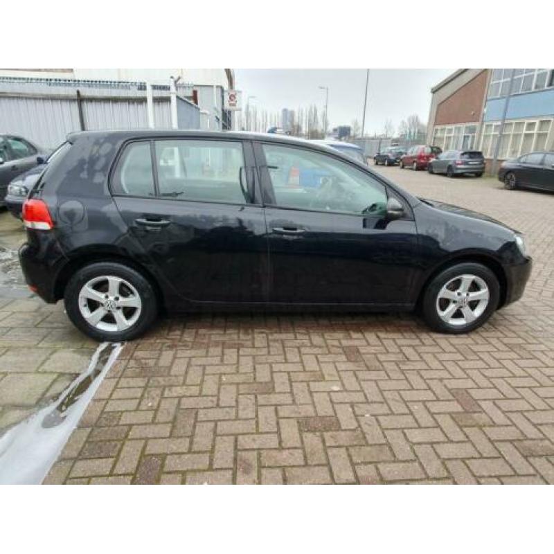 Volkswagen GOLF 1.6 TRENDLINE