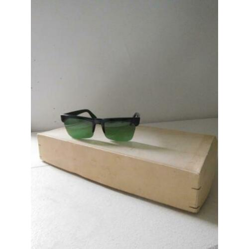 Vintage/jaren 60 originele winkeldoos heren zonnebrillen.