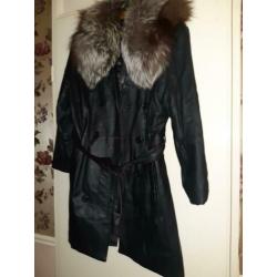 Leren trenchcoat met echte bontkraag