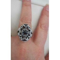 Zilveren royale Art Deco ring met granaat Hooikaas nr.539