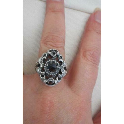 Zilveren royale Art Deco ring met granaat Hooikaas nr.539