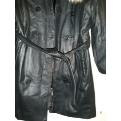 Leren trenchcoat met echte bontkraag