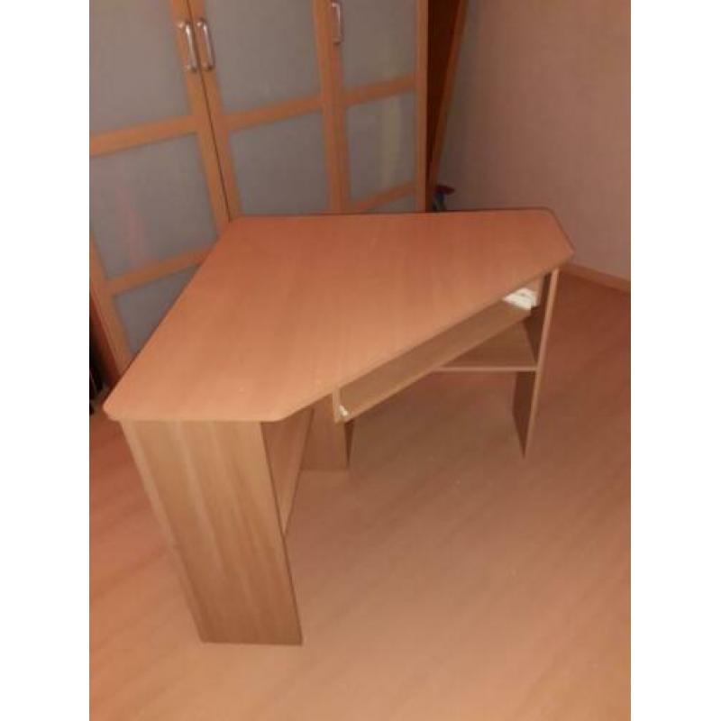 Eenvoudig hoek bureau te koop