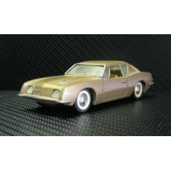 1:43 Mooie Studebaker Avanti met certificaat en doos