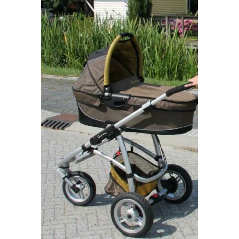 Kinderwagen Quinny, met nieuwe regenhoes en voetenzak.