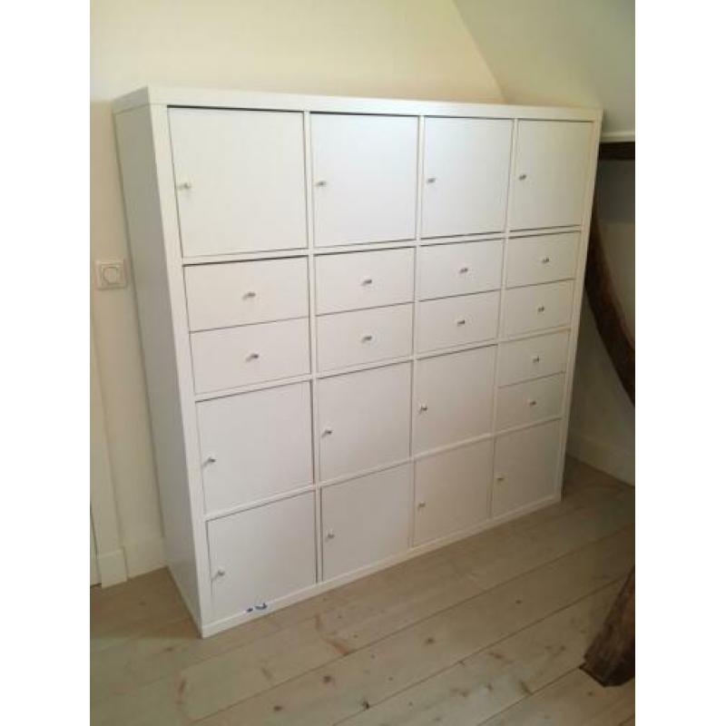 Kallax kast Ikea (wit) geheel gesloten