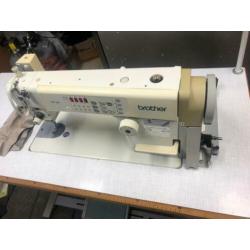 Industrie naaimachine brother F-40 automaat
