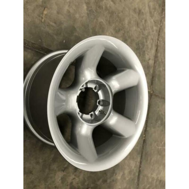 Twee nieuwe Toyota 4 x 4 velgen