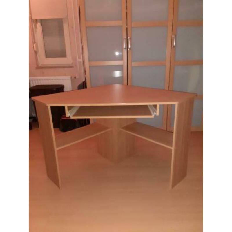 Eenvoudig hoek bureau te koop