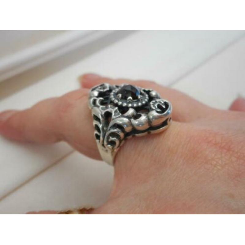 Zilveren royale Art Deco ring met granaat Hooikaas nr.539