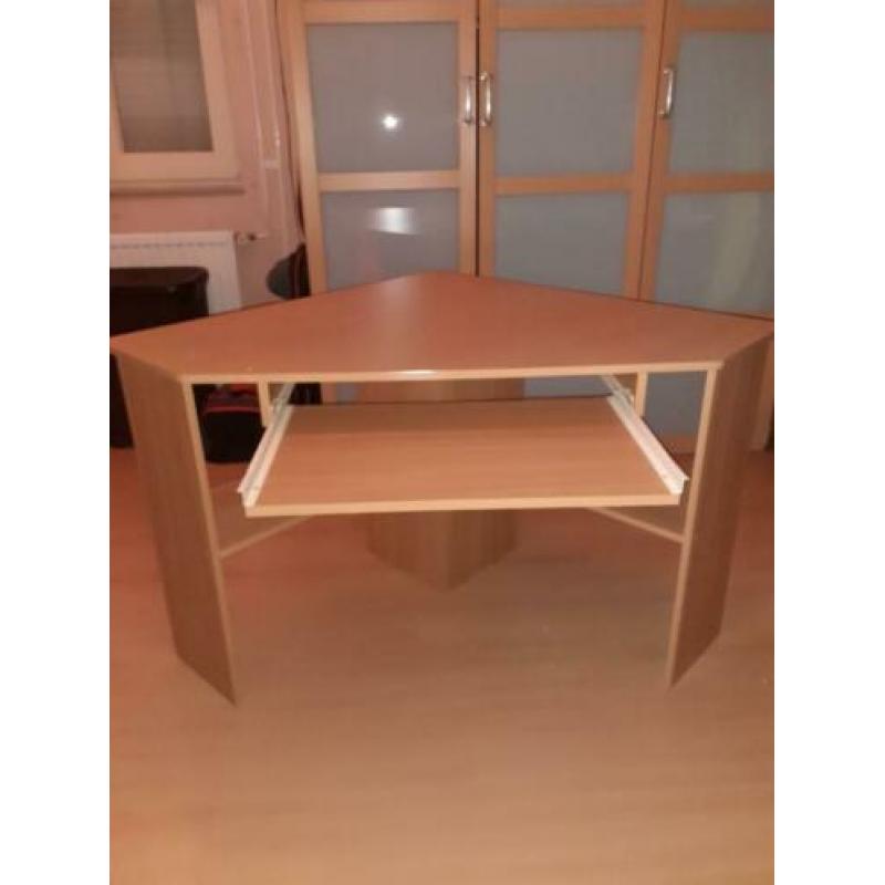 Eenvoudig hoek bureau te koop