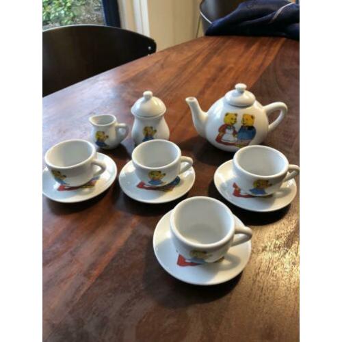 Servies beertjes kopjes en schotels t.e.a.b.