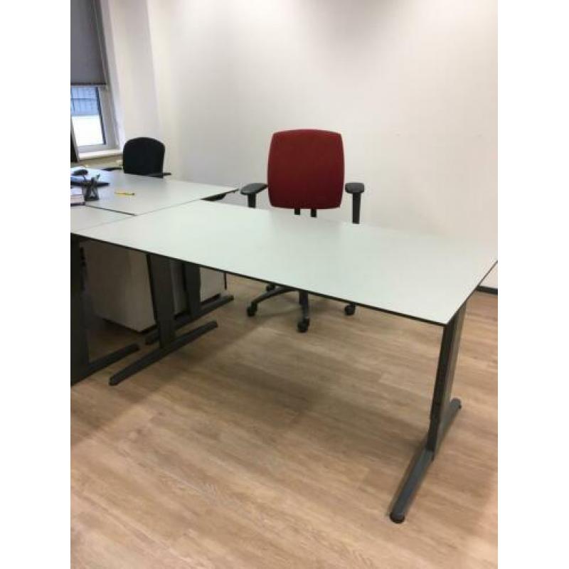 4 bureaus voor zakelijk gebruik 160 x 80 cm