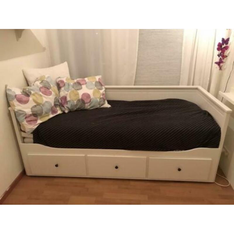 Ikea HEMNES uitschuifbed incl. matrassen