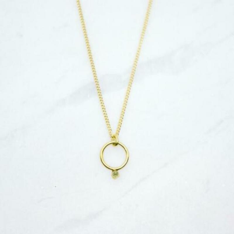 ketting met geboortesteentje