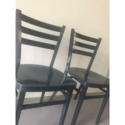 2 eetkamerstoelen Dille en Kamille