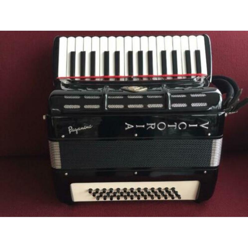 Italiaanse Victoria Paganini Freebass accordeon .