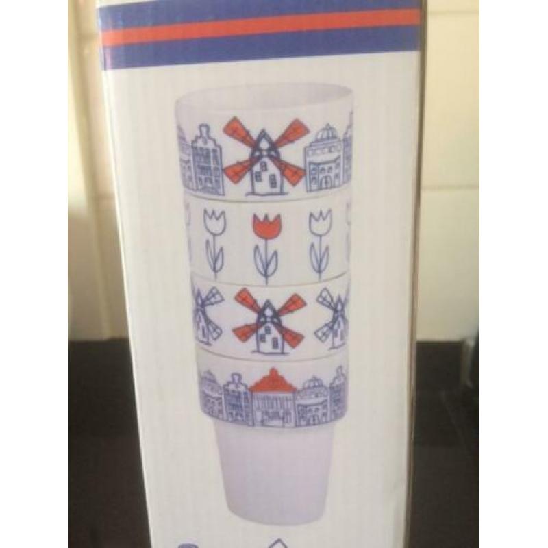 4 melkbekers - beker - mok Holland souvenir in "melkpak"