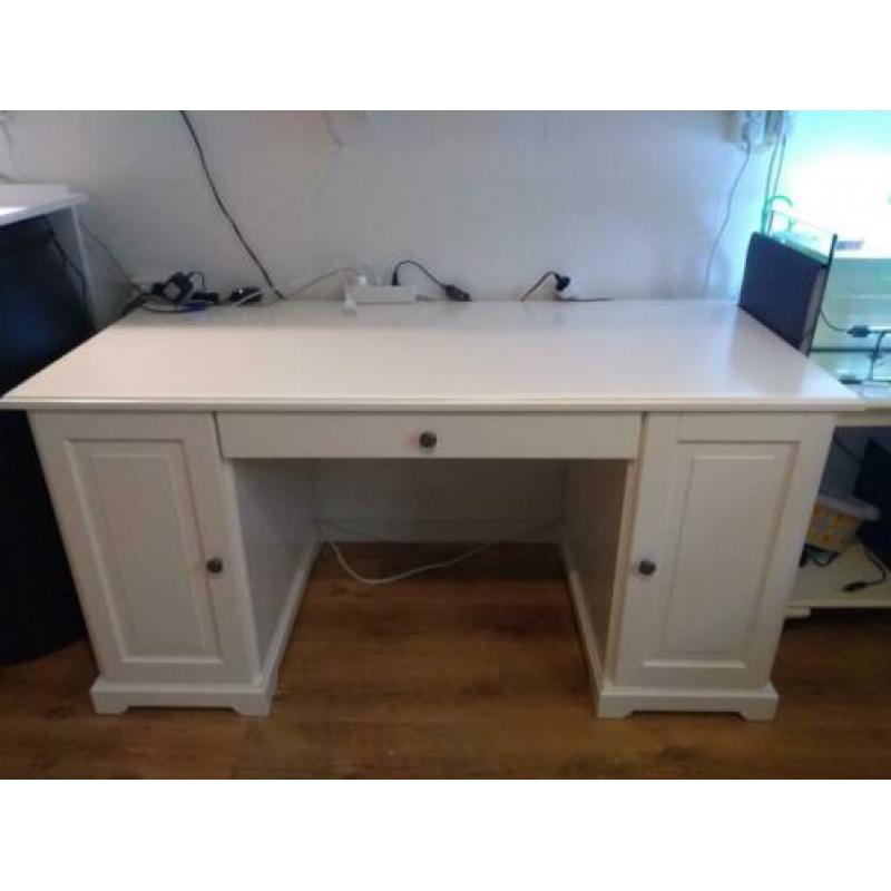 Wit bureau landelijke stijl