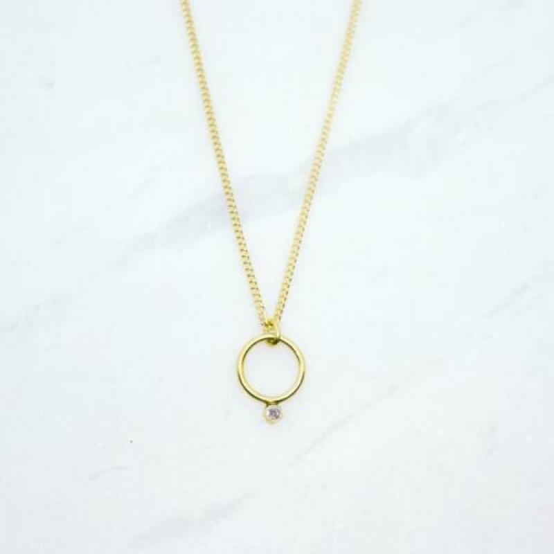 ketting met geboortesteentje