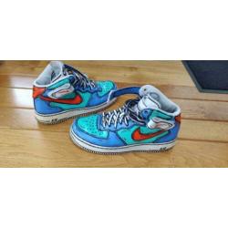Uniek! Nike Air Force 1 Mid Cartoon Custom maat 42.5 US9