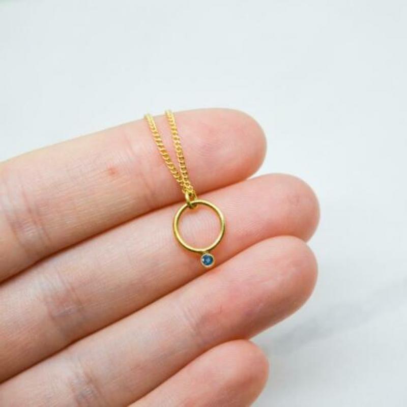 ketting met geboortesteentje