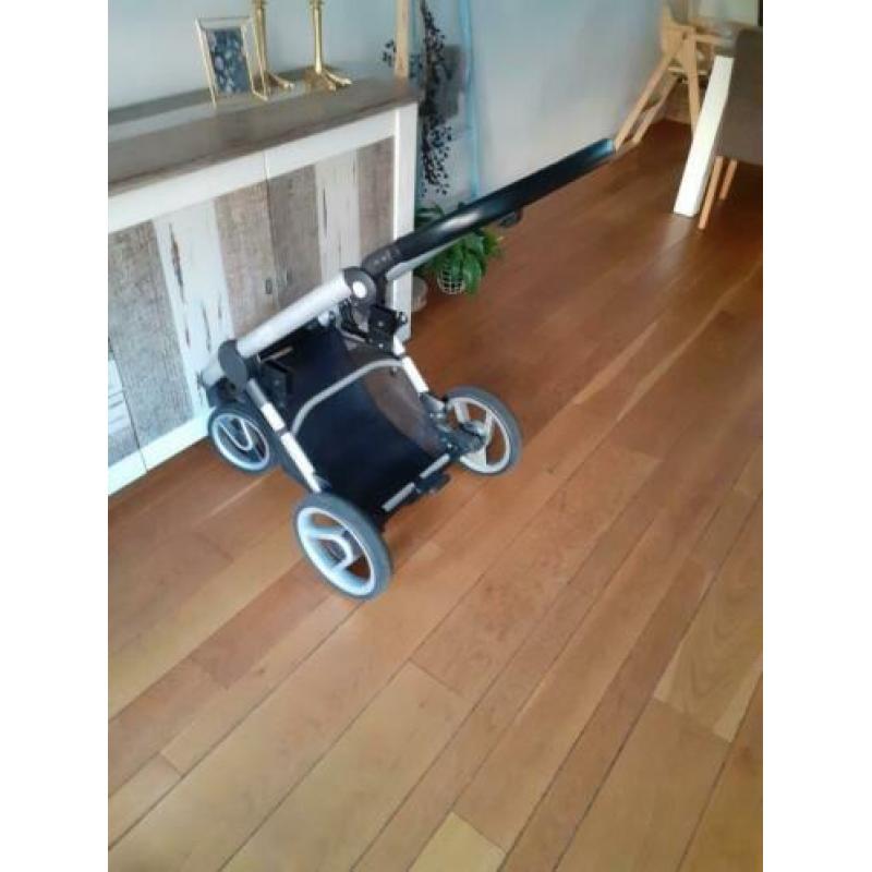 Mooie complete Mutsy kinderwagen